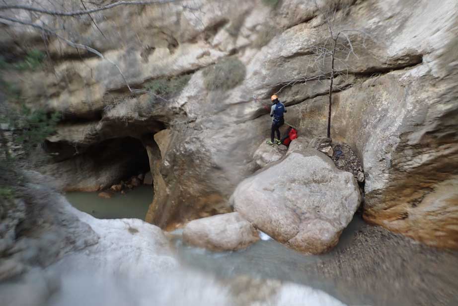 el rápel de la marmita colgada